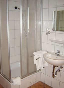 City Hotel BRE Esterno foto